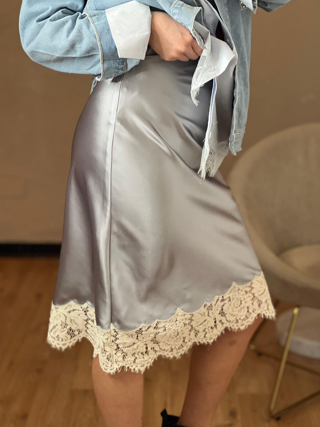 Gonna in satin con pizzo sul fondo - You Decide