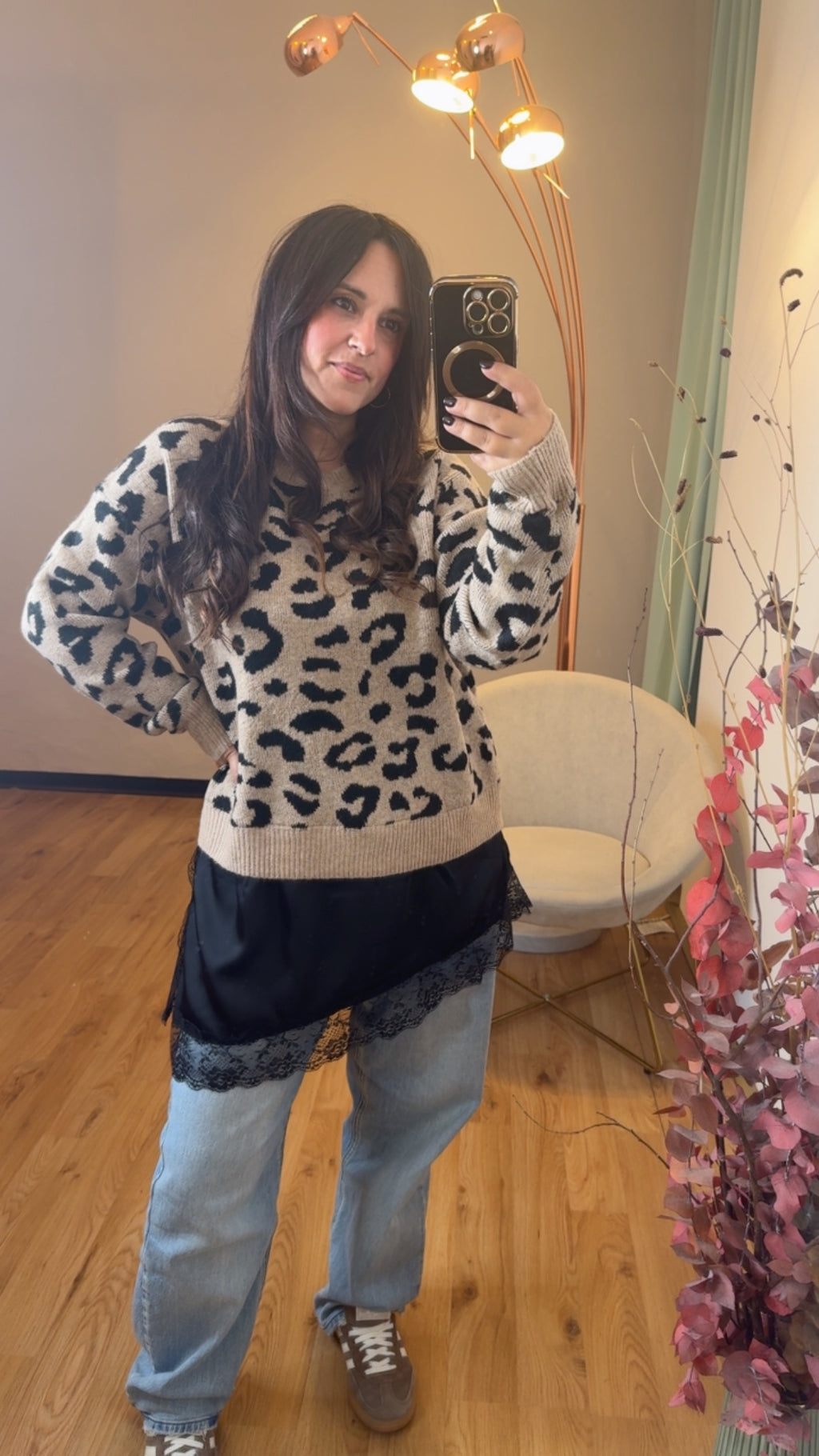 Maglia animalier con inserto in raso e pizzo