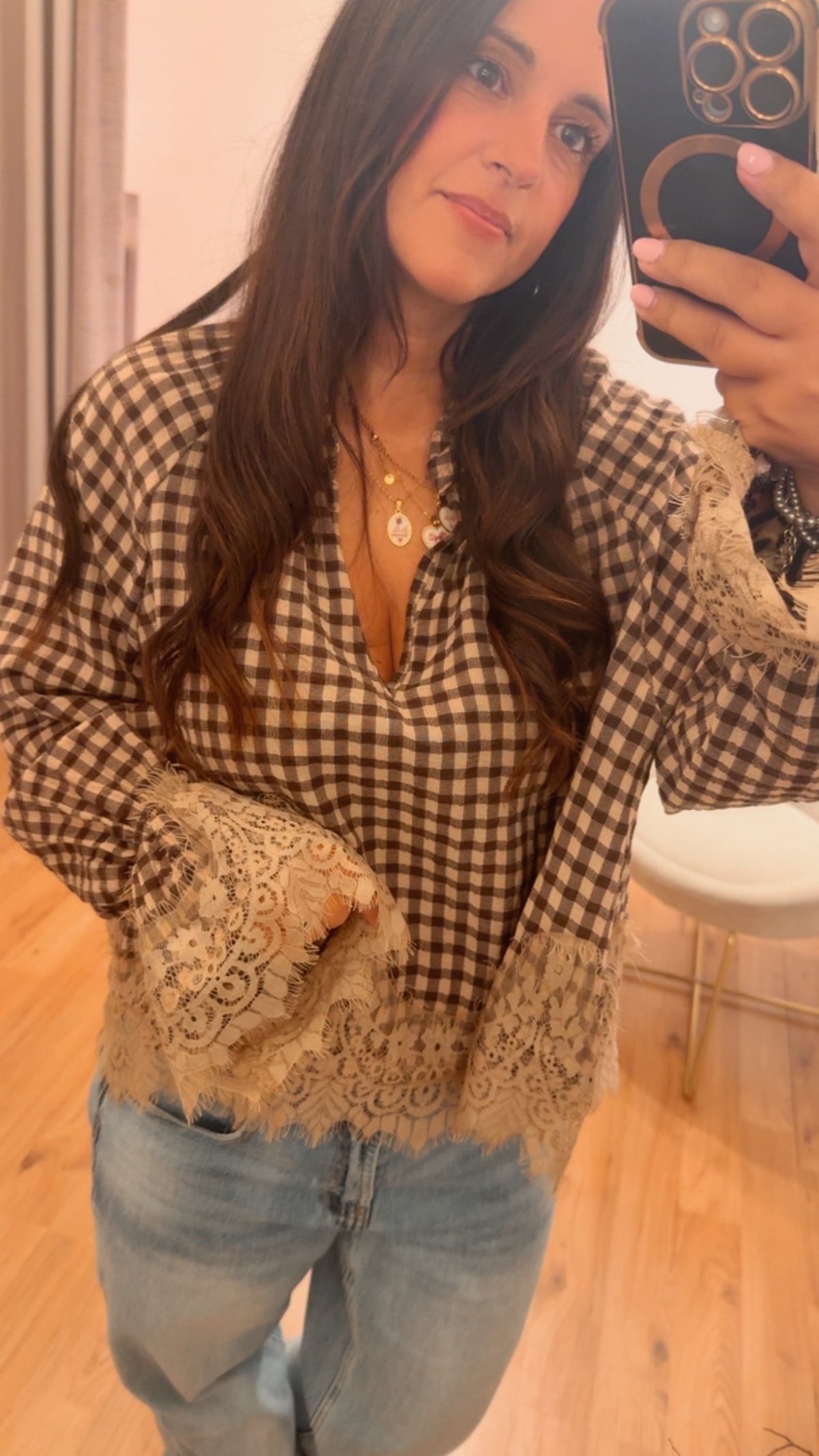 Camicia check scollo V e inserti in pizzo