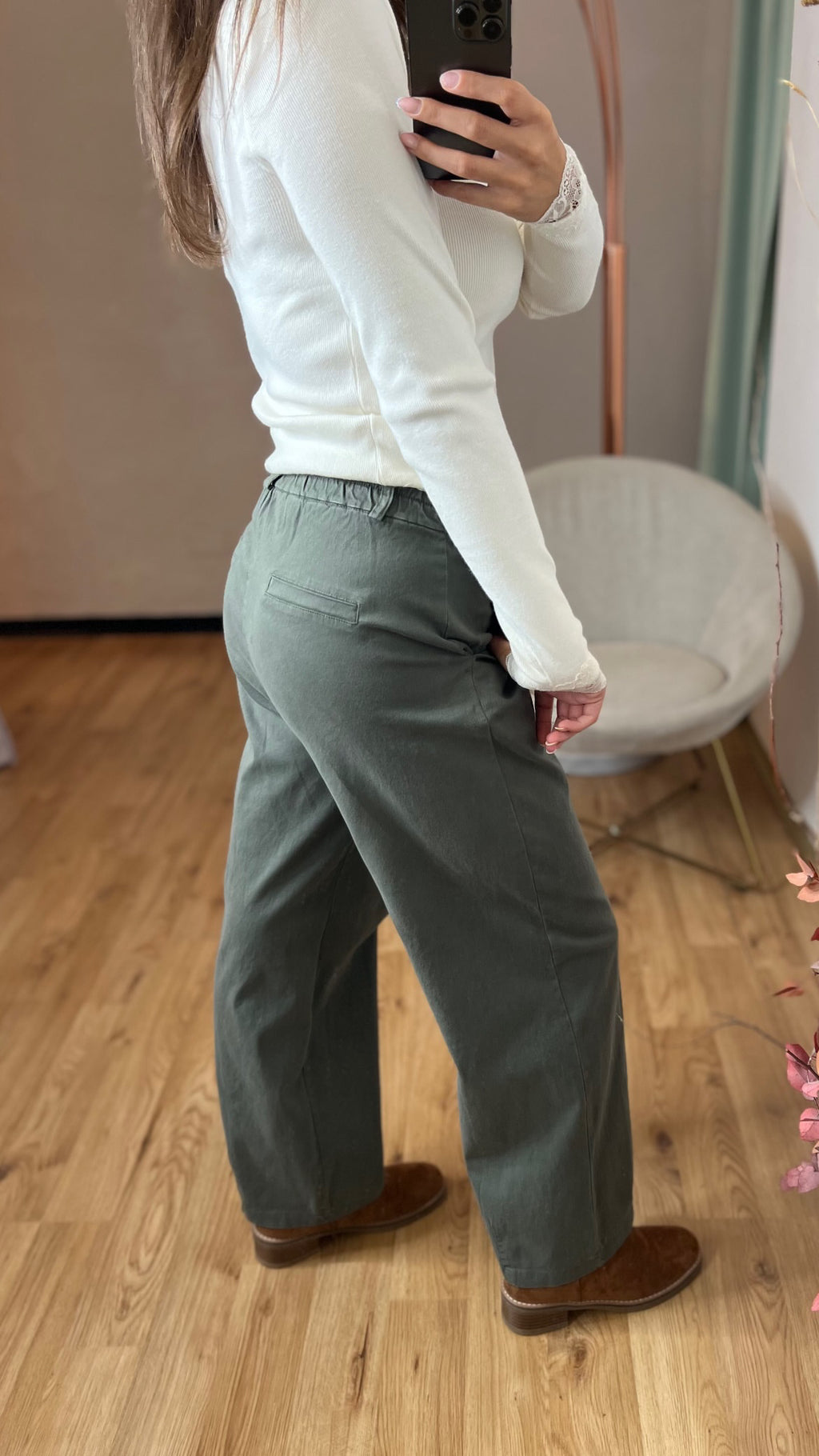 Jeans tela morbida e leggera verde militare con elastico sul retro e doppia tasca - Kikisix
