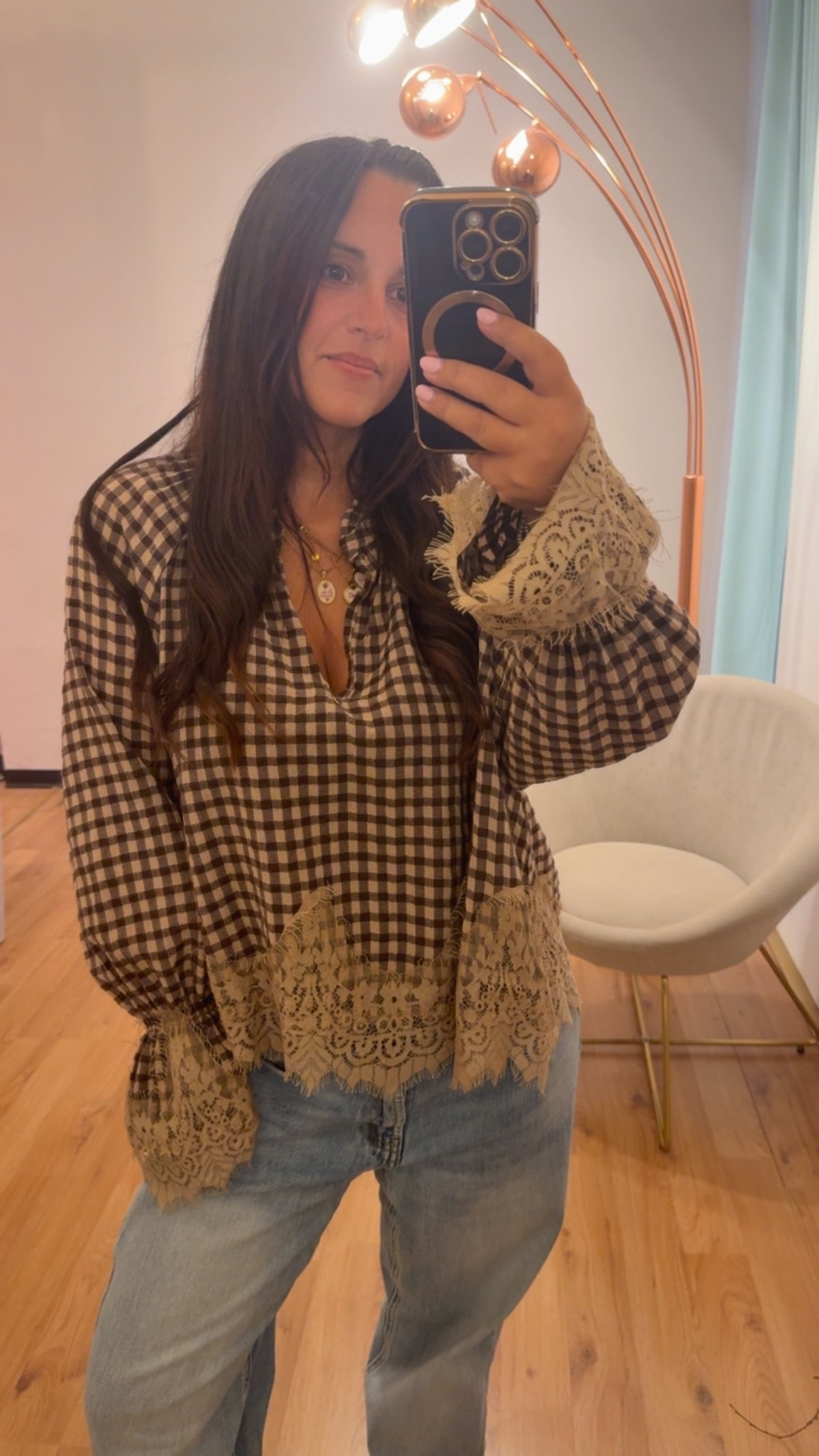Camicia check scollo V e inserti in pizzo