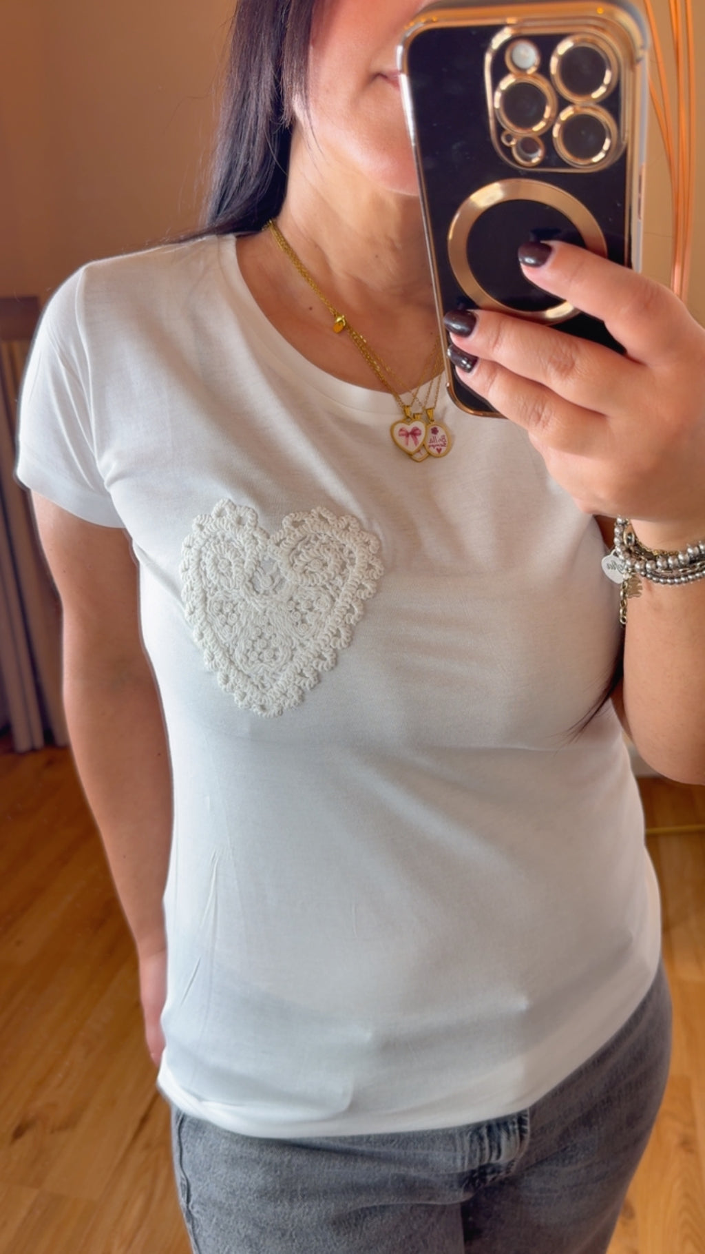 T-shirt bianca con cuore in pizzo macrame’ - Kikisix