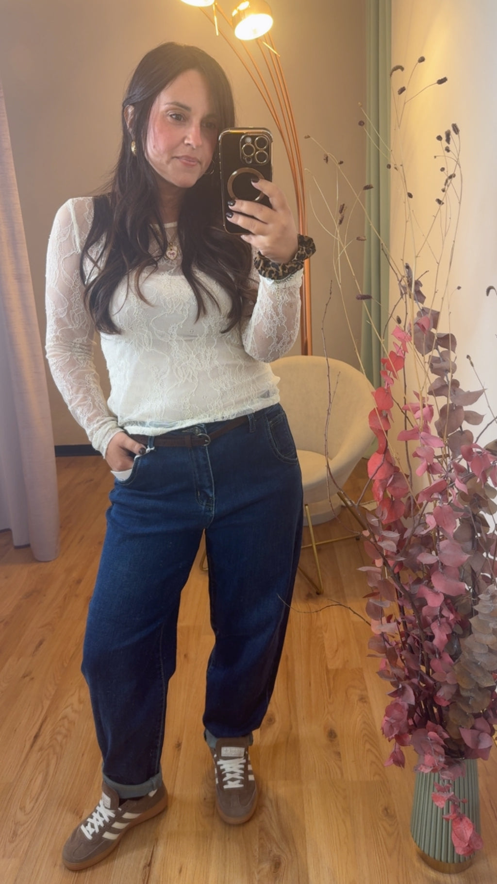 Jeans scuro baggy con cintura