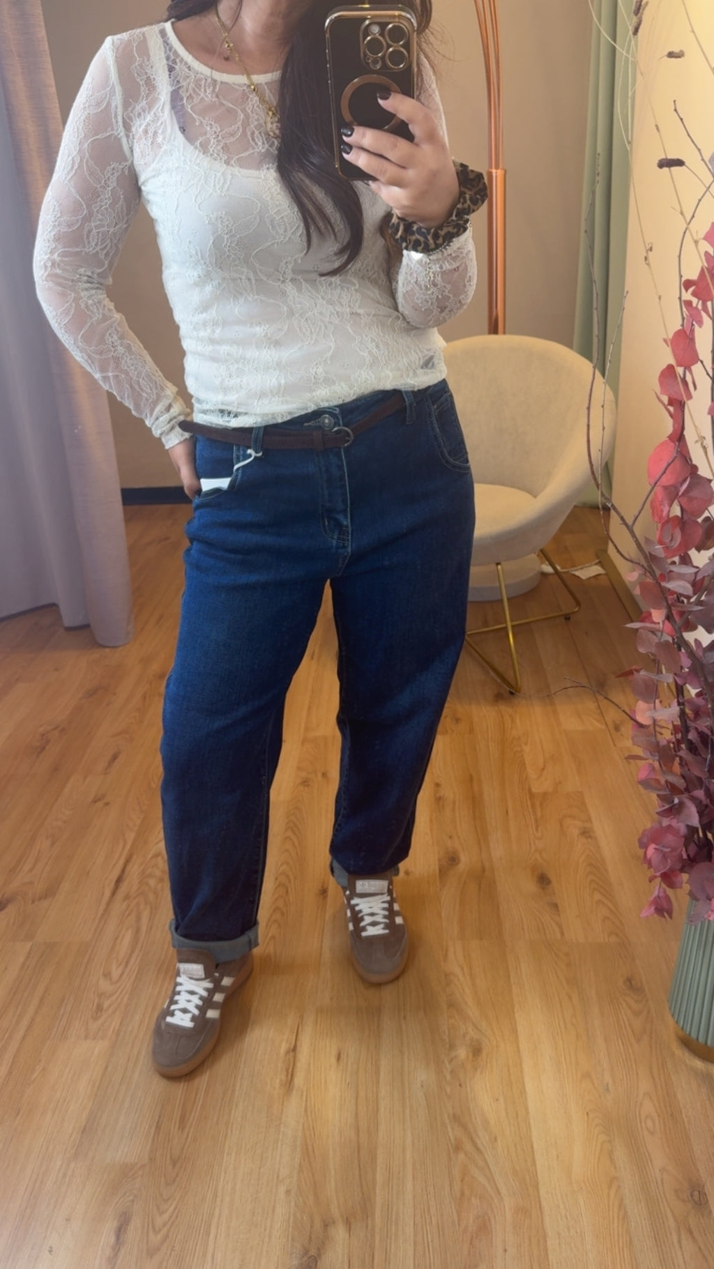 Jeans scuro baggy con cintura
