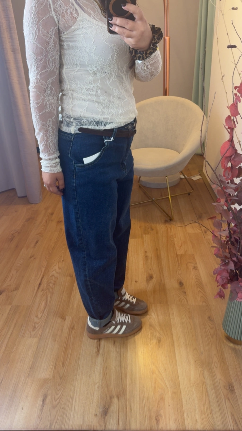Jeans scuro baggy con cintura