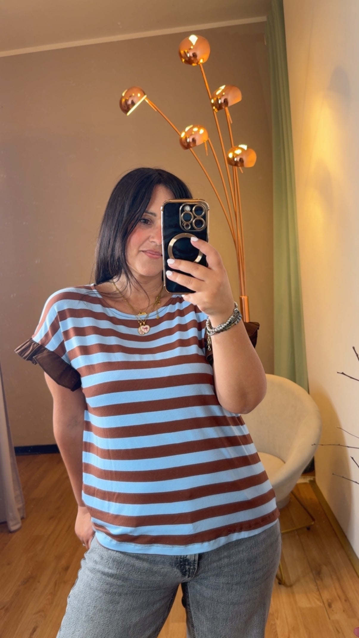 T-shirt riga cioccolato e azzurro con frappina