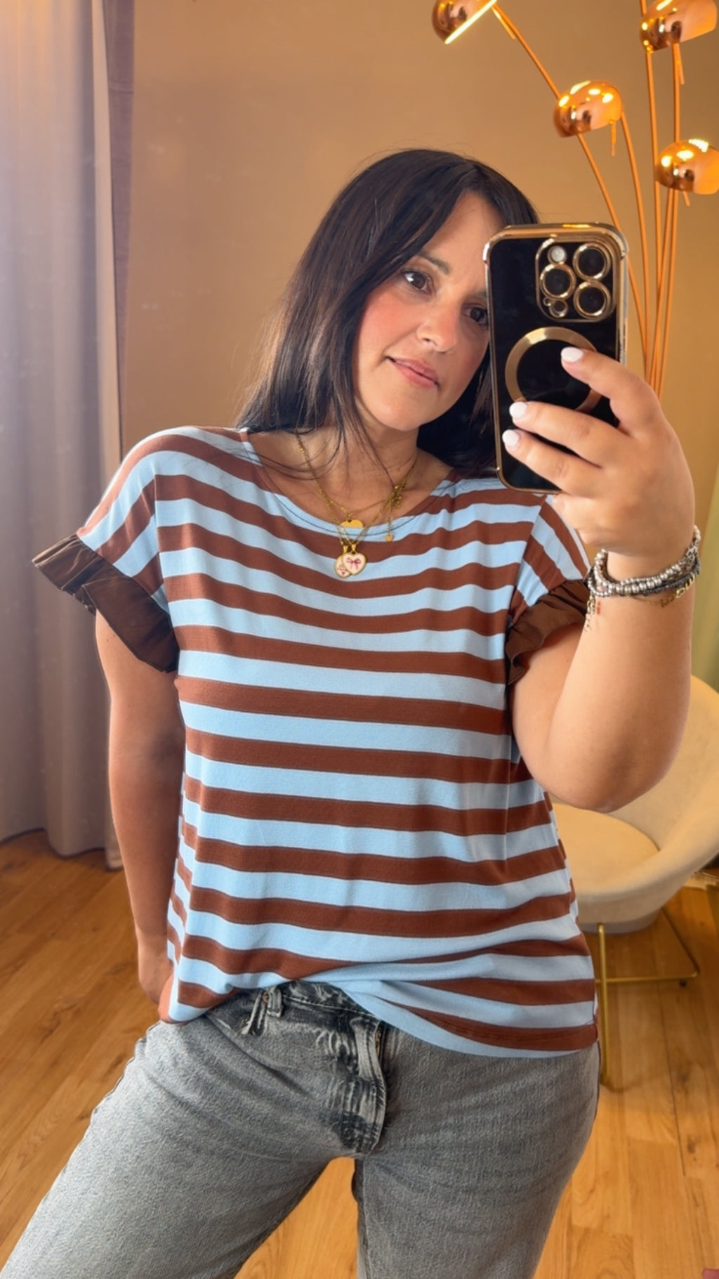 T-shirt riga cioccolato e azzurro con frappina